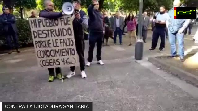 Concentración contra la dictadura sanitaria