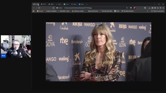 El humo de las ramas mojadas